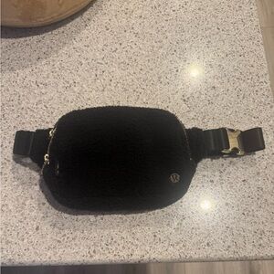 Brand New Lululemon Everywhere Belt Bag 2L Fleece